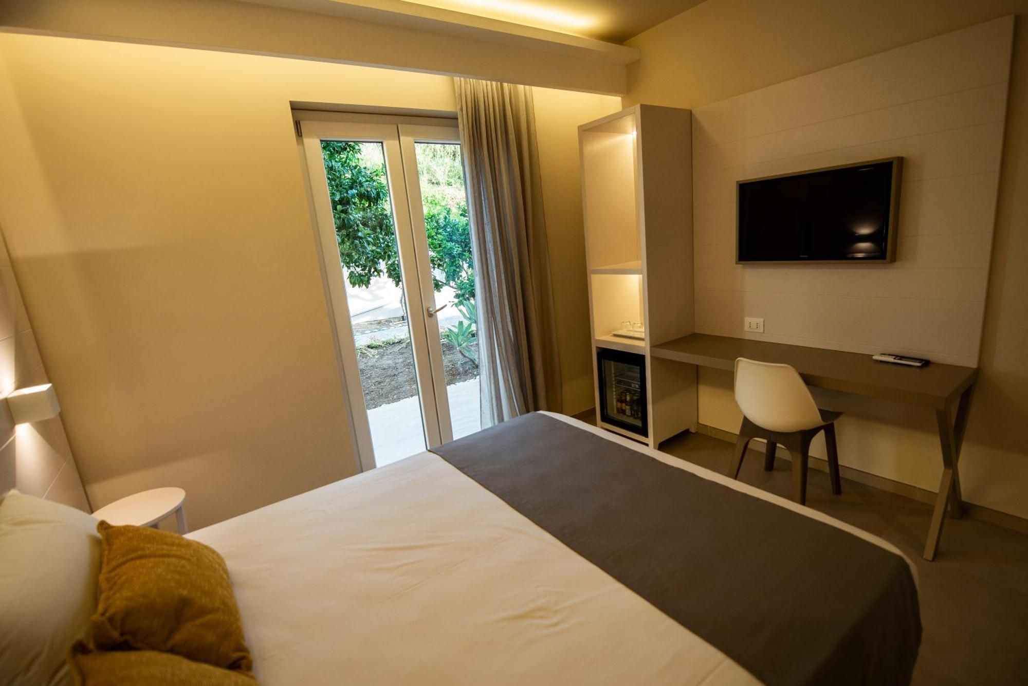 Michelino House Bed & Breakfast Parghelia Exterior photo